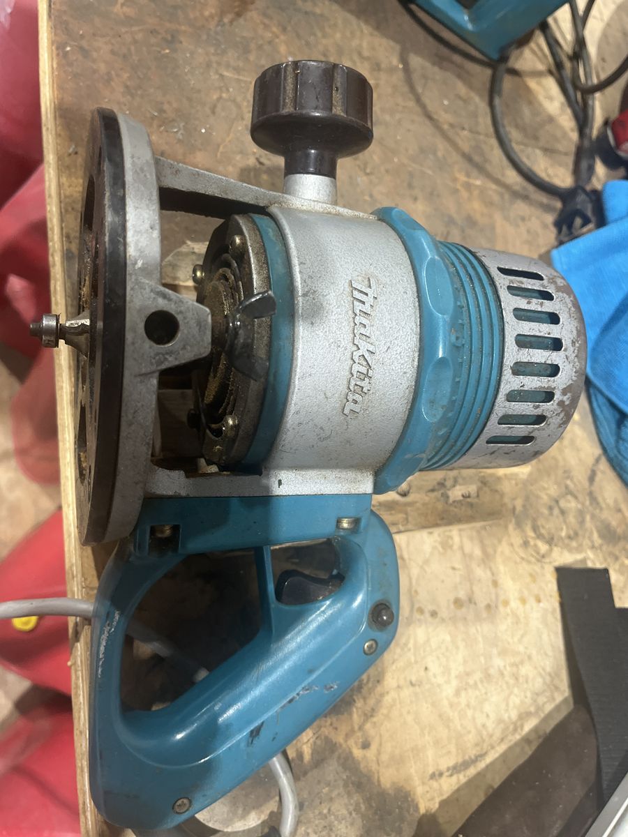 Makita 3601-B   D handle router