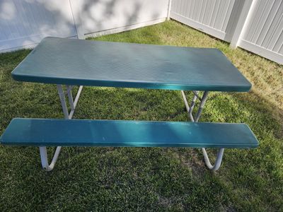 Picnicking table 6ft