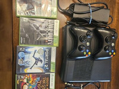 Microsoft Xbox 360 Console Bundle with 2 Controllers & 4 Games (Dead Island, Call of Duty, Portal 2, South Park)