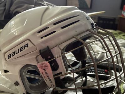Bauer L hockey helmet