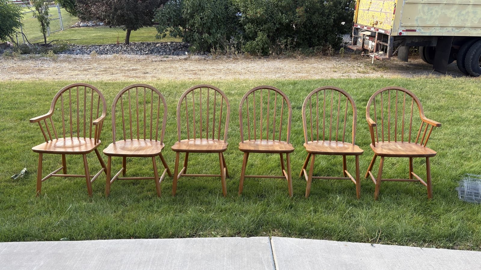 Set of 6 Vintage Mid-Century Modern Windsor Style Spindle Back Dining Chairs