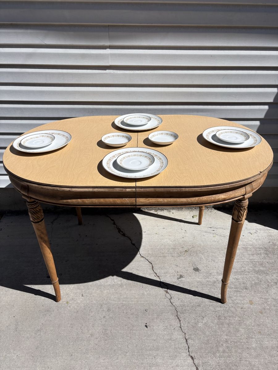 The sweetest vintage Drexel Heritage Dining Table!