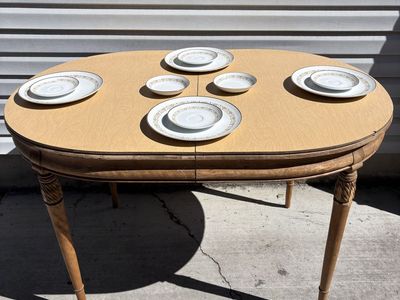 The sweetest vintage Drexel Heritage Dining Table!
