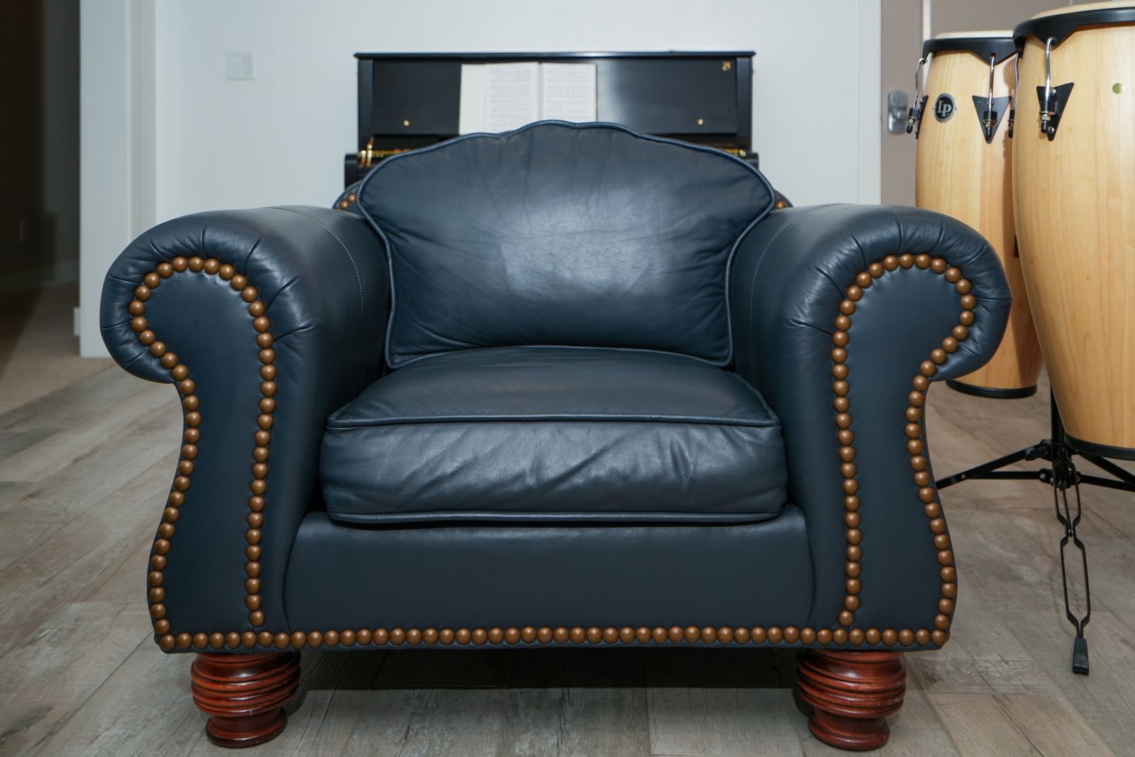 Distinction Leather Chair (Ink Blue)