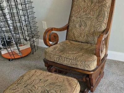 Like New Glider (Rocking Chair) with ottoman