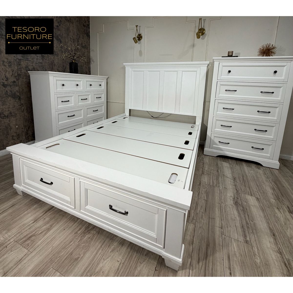 WHITE QUEEN BEDROOM SET WE OFFER DELIVERY 