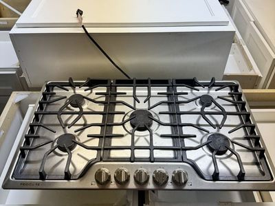 36 Inch Gas Cooktop - 5 Burner