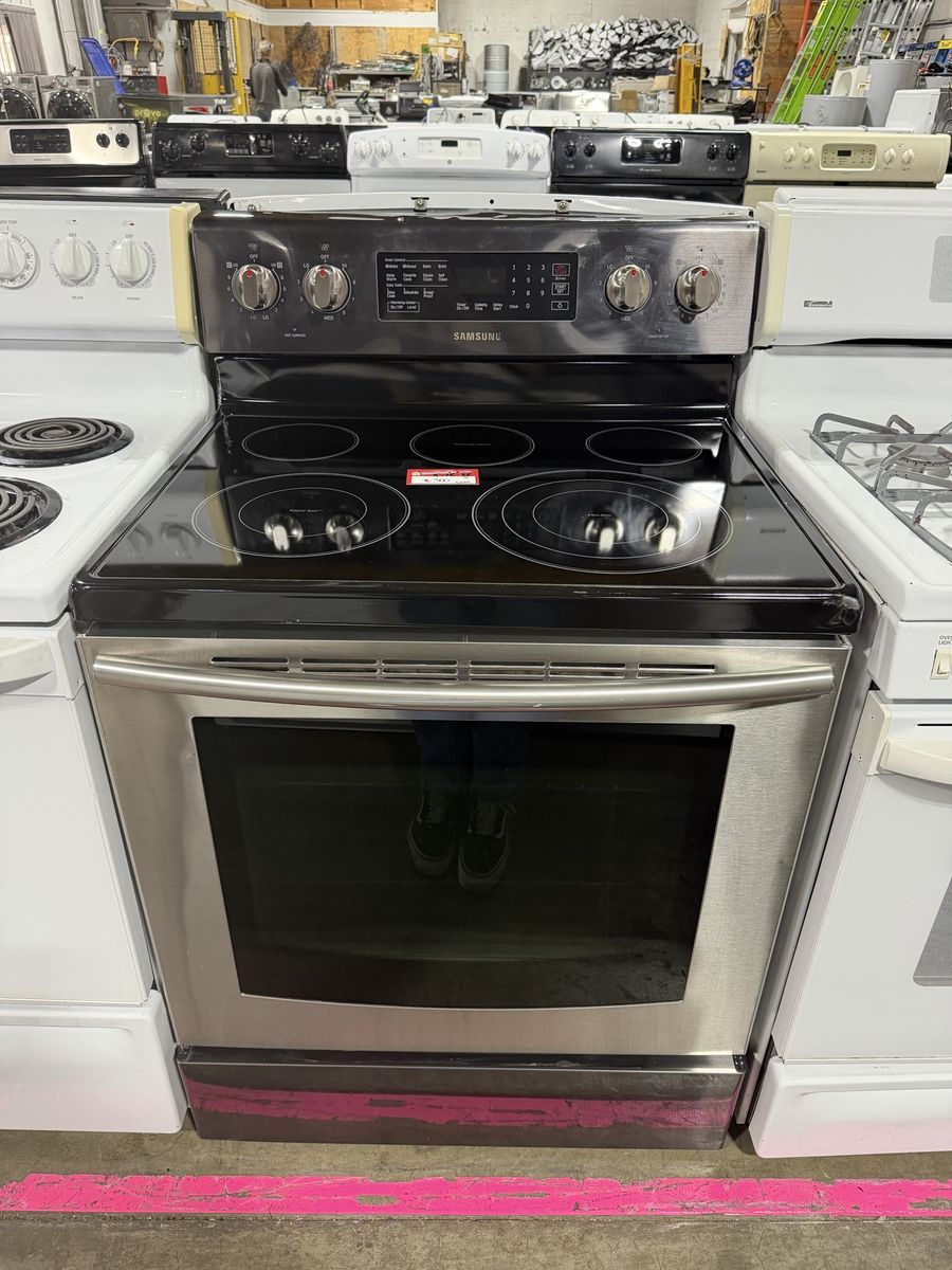 Samsung Stainless Steel Electric Range with Glass Top Stove and Convection Oven