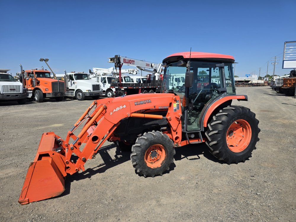 Kubota L5740 MFWD 57hp Tractor Loader