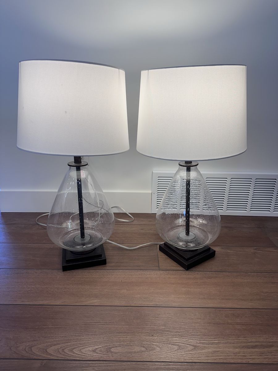 2 matching table lamps