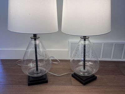 2 matching table lamps