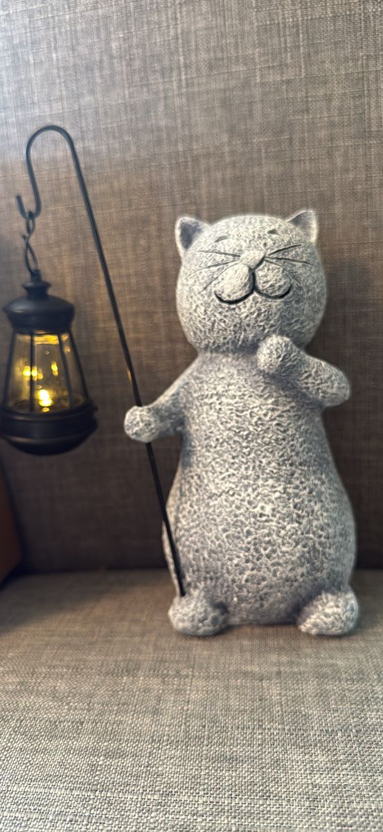 Resin Outdoor Cat Garden Statue with Solar LED Light Lantern Decor