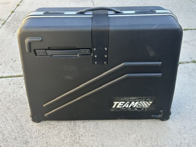 Hard shell travel bike case