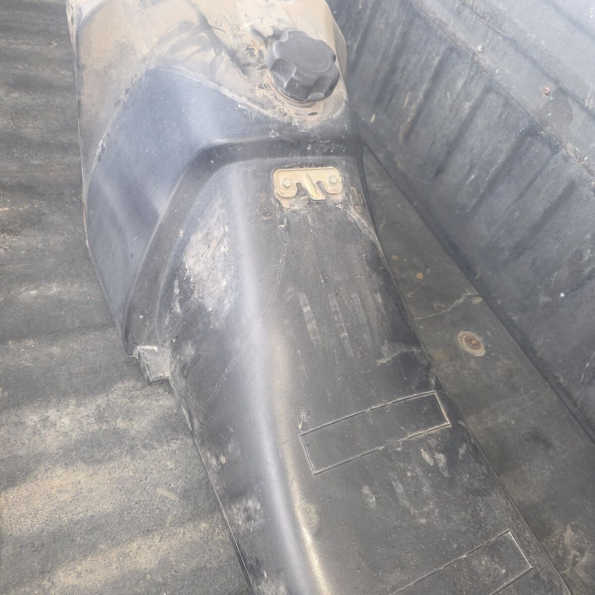 06 rmk 900 fuel tank