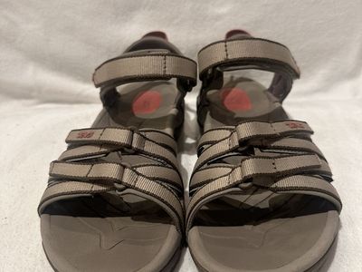 Teva women’s size 7 beige with brown trim, hiking or walking sandals