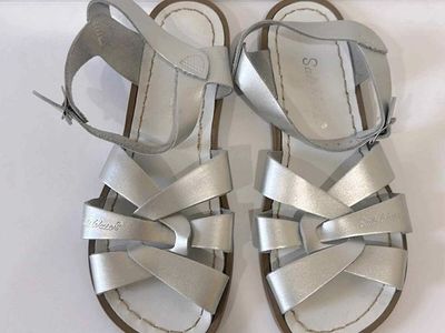 Women’s Silver Salt Water Sandals Size 9