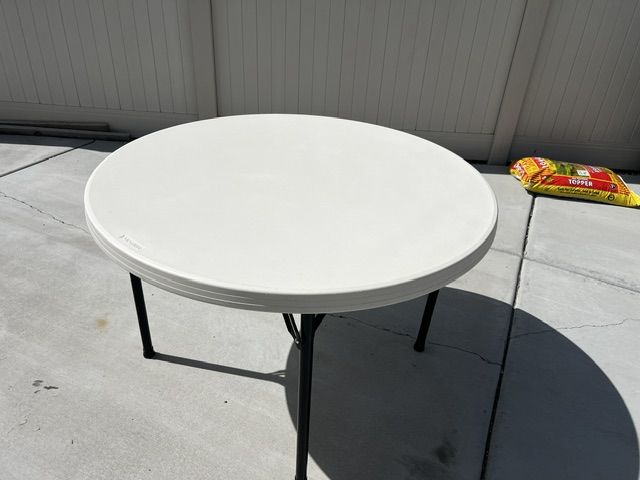 Lifetime 46” round table