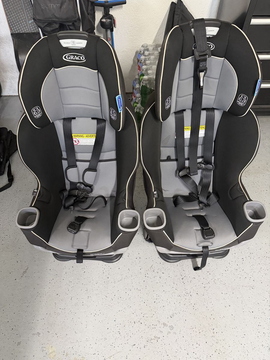 Near new Graco extend2fit car seat