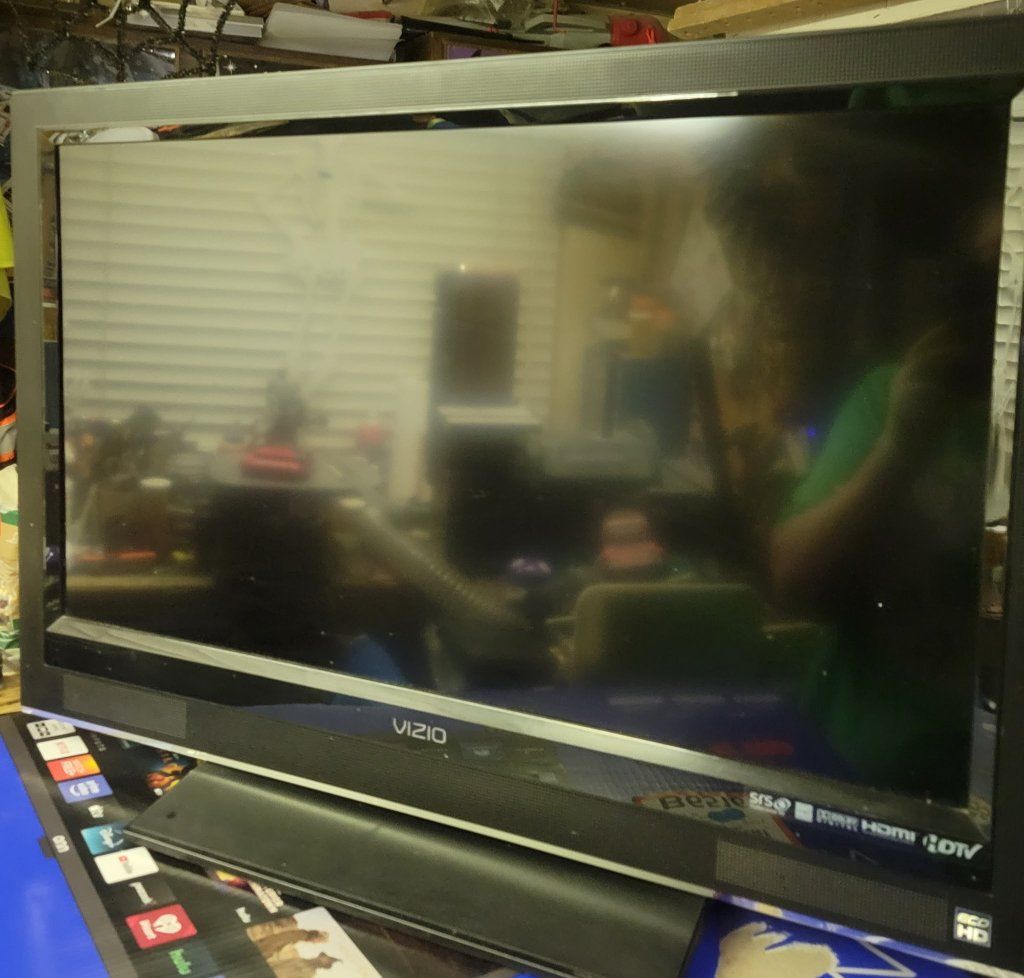 Vizio and Sanyo 32" televisions