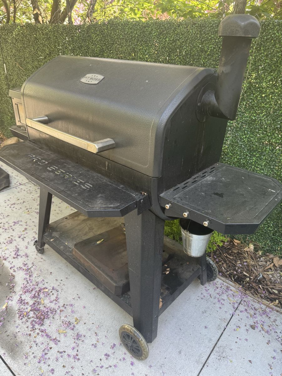 Pit Boss 1600 Pro Series