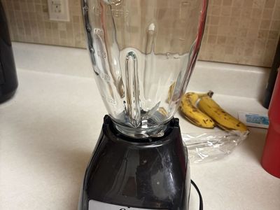 Oster blender work great it’s just missing the top middle part but other than that it works great!!