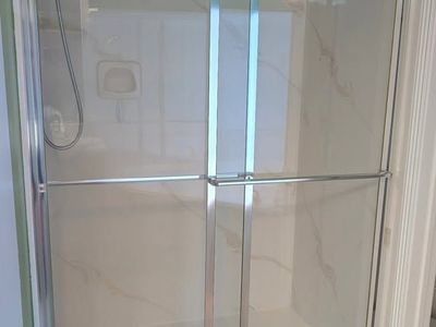 Complete shower enclosure package – 50" W × 72" H x 32D – Excellent Condition