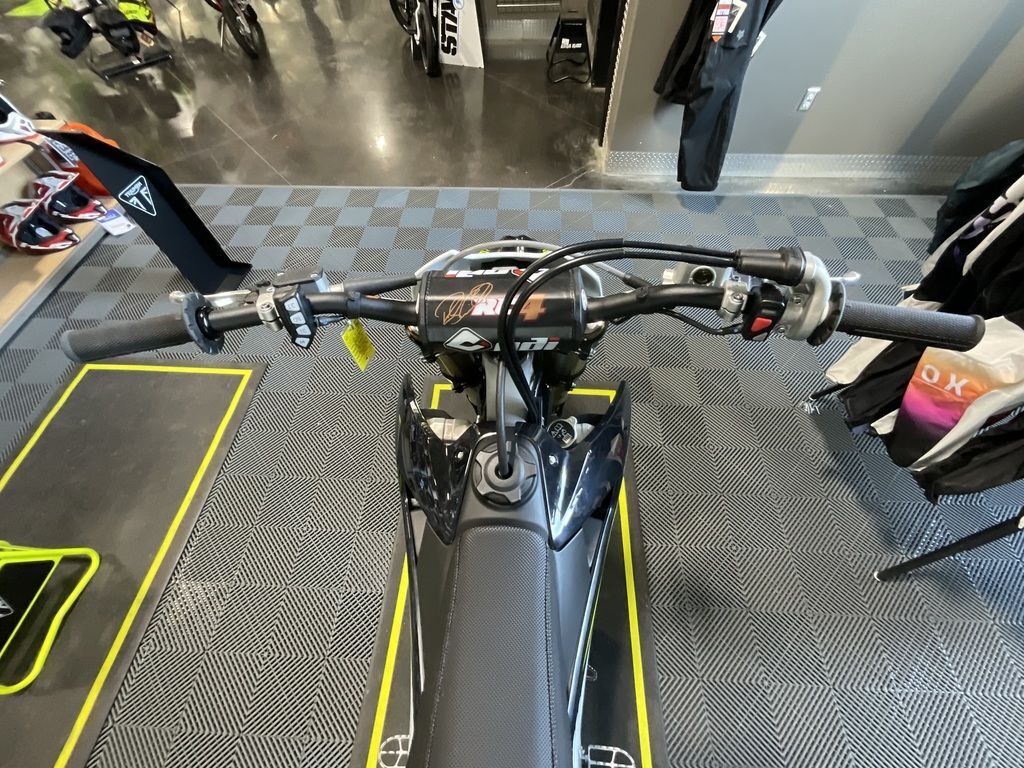 2025 Triumph TF 450-RC Edition Jet Black/Pure White