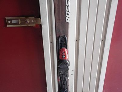 Rosignaol skis with rossi bindings