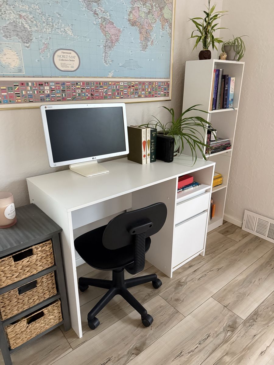 Small White Desk And Office Chair