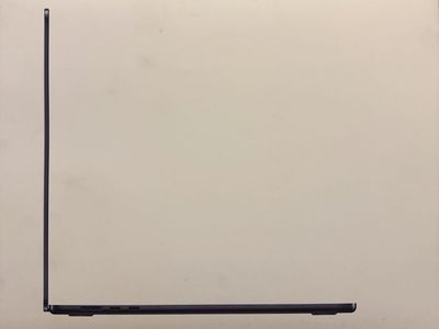 MacBook Air 15 in M5 w/ extras and Apple care