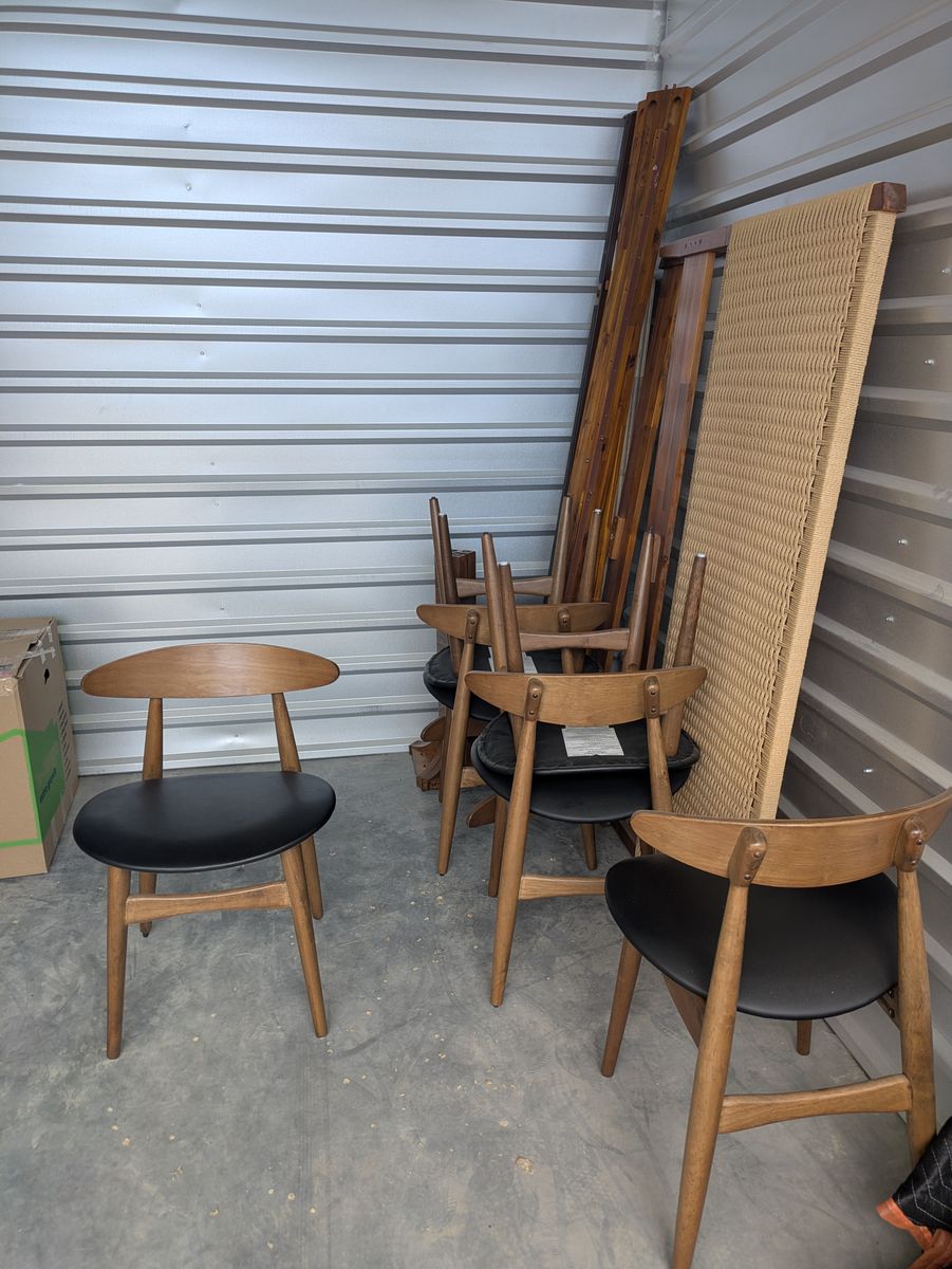 Dining room chairs (6)