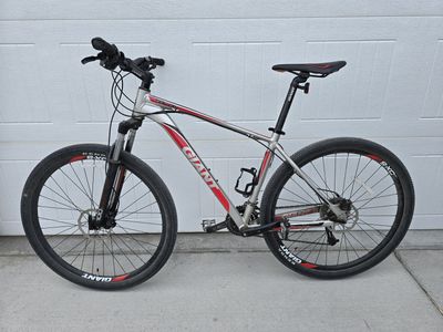 Giant Talon 29er Mountain Bike - Large Frame - Disc Brakes - $400 OBO