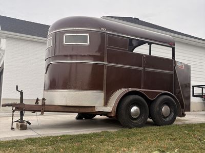 2 Horse trailer