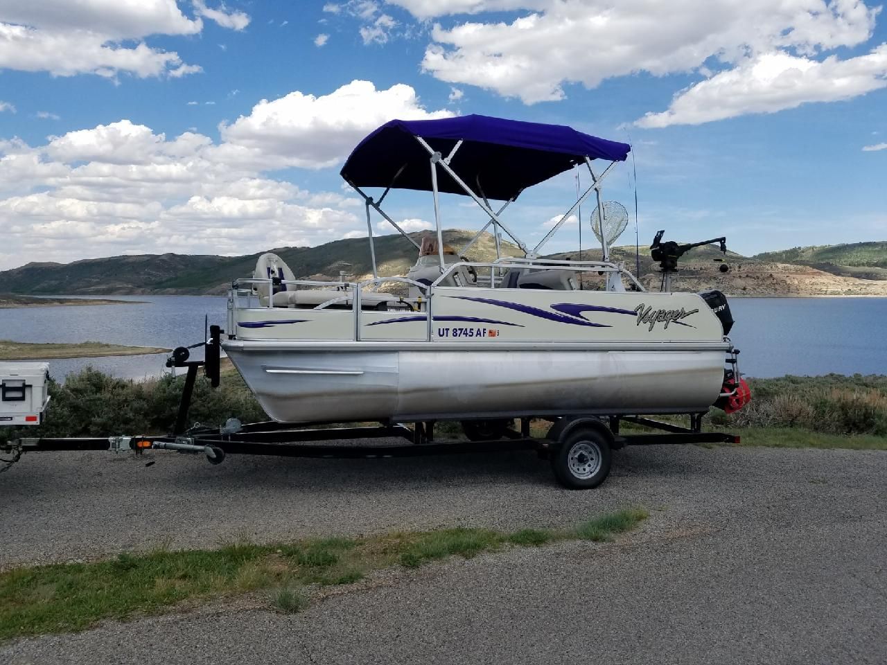 Voyager 16 Foot Fishing Pontoon