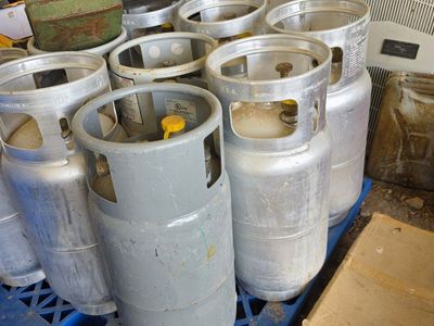full forklift propane tanks