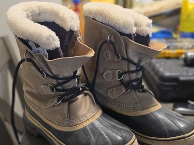 Men’s Sorel Caribou Boots — Size 9