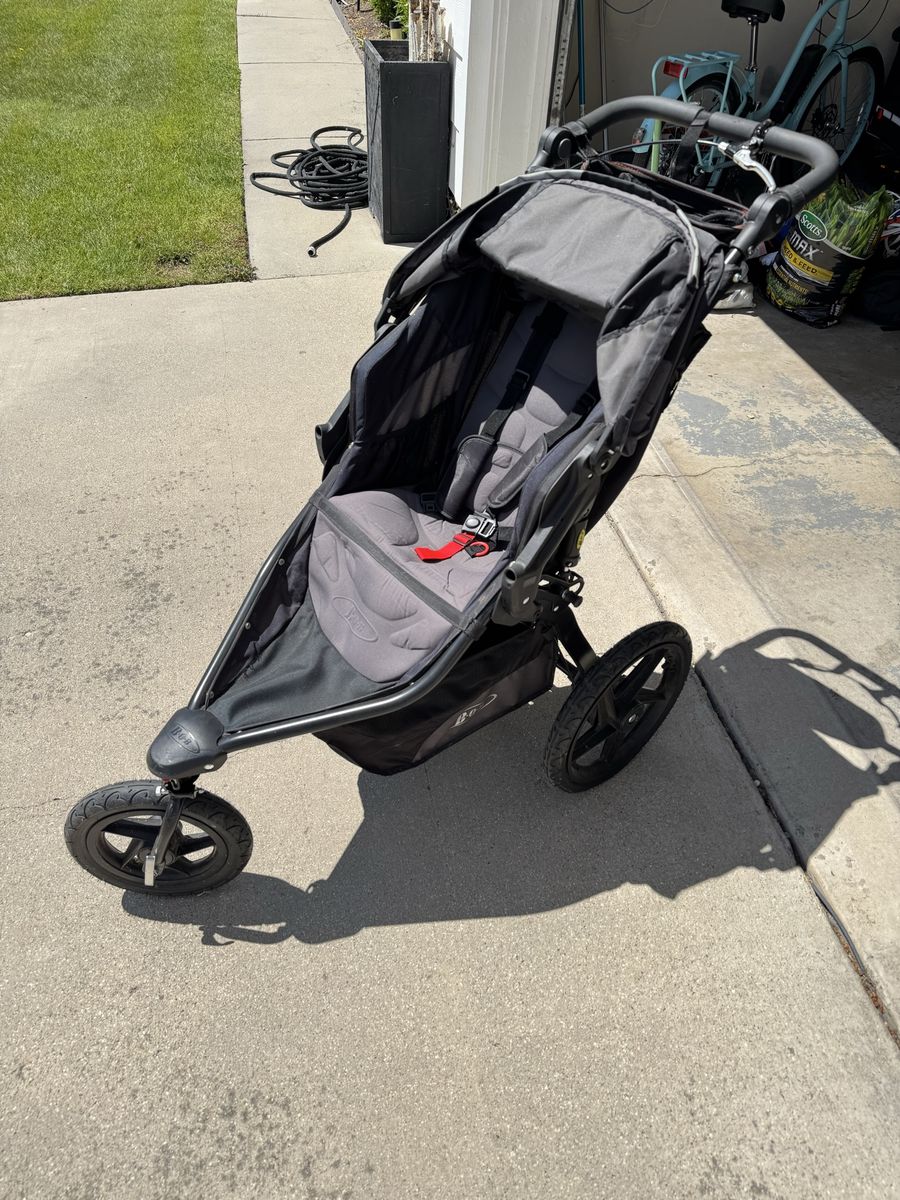 BOB Jogging Stroller - Black/Gray - Excellent Condition, Smooth Ride