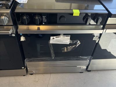 New Samsung Bespoke 30 in. 5-Burner Element Smart Slide-In Electric Range