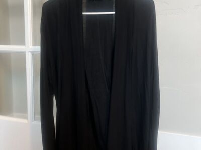 XS Athleta Pranayama Wrap (black & green)