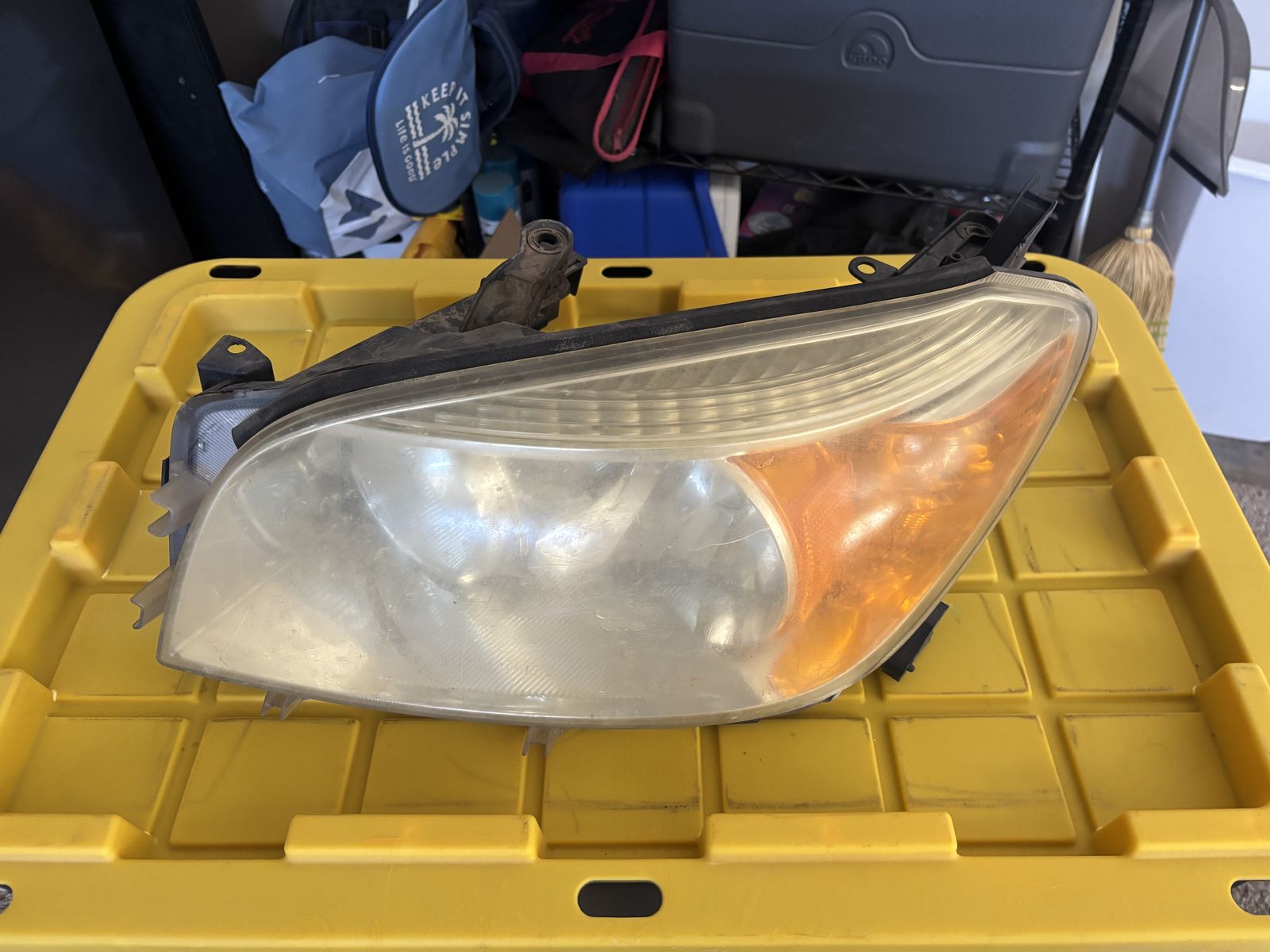 Toyota 2003 - 2005 Headlight Assembly