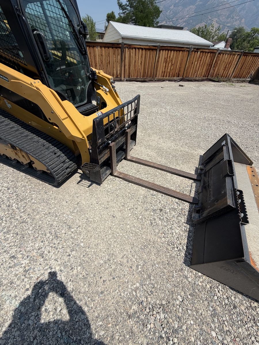 CAT Skid Steer Pallet Forks Attachment