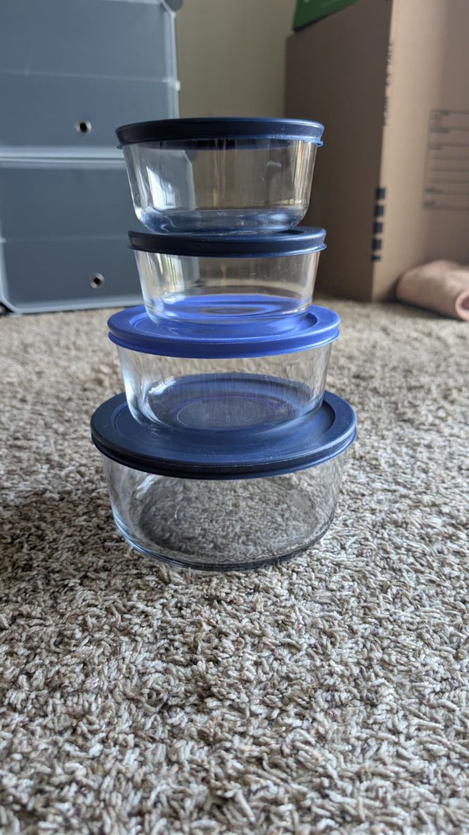 Pyrex 4-piece Round Glass Food Storage Container Set with Blue Lids