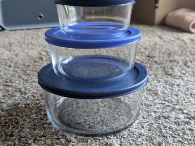 Pyrex 4-piece Round Glass Food Storage Container Set with Blue Lids