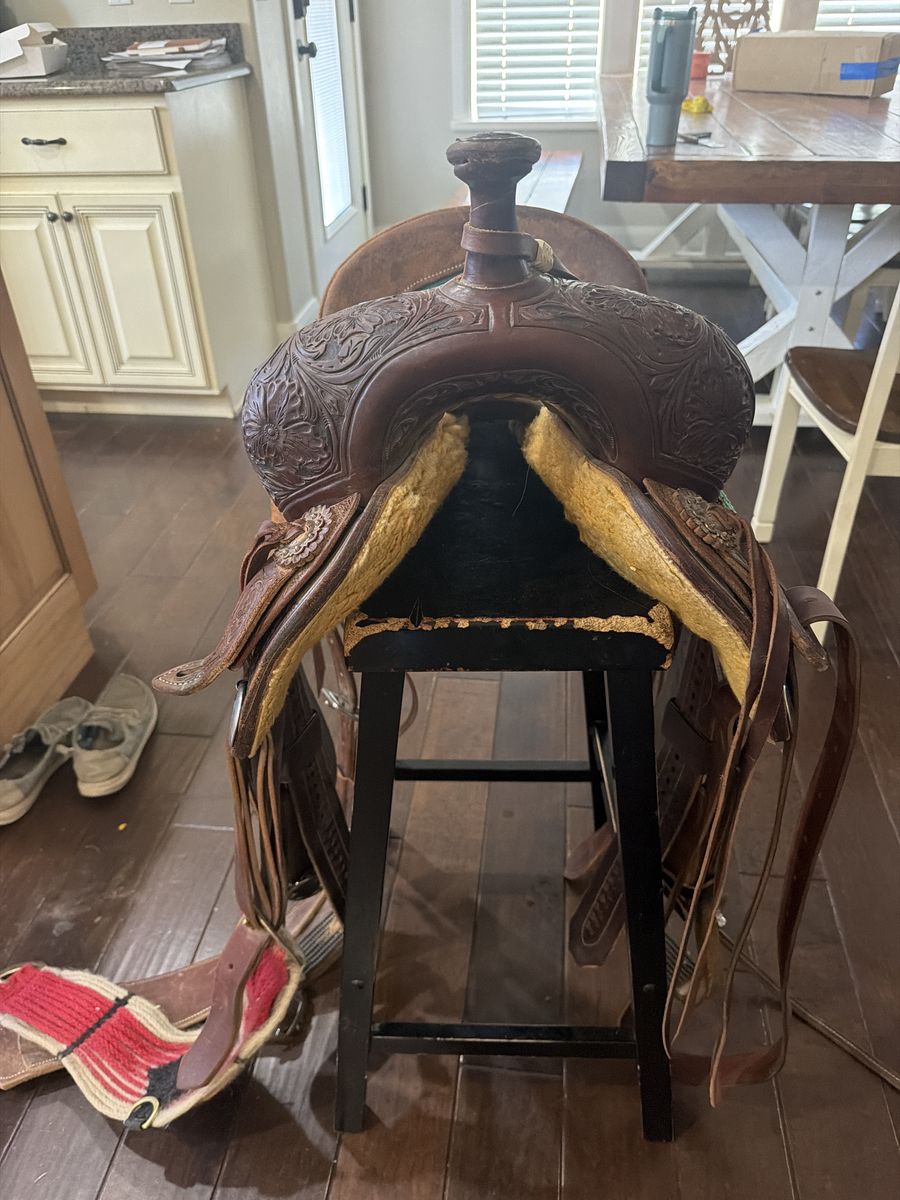 Jeff Smith 14" Barrel Saddle - 6 3/4" Gullet, Beautifully Tooled Leather & Teal Seat