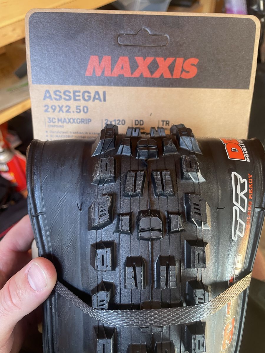 Maxxis tires 29x2.5 DHR and Assegai