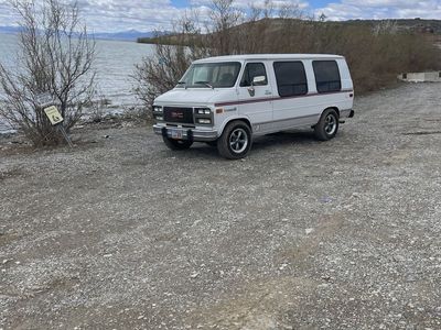 Vintage White GMC Vandura Passenger Conversion Van4