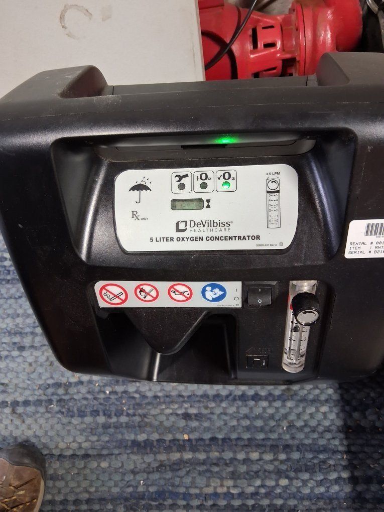 DeVillblis 5 Litter Oxygen Concentrator Like New!