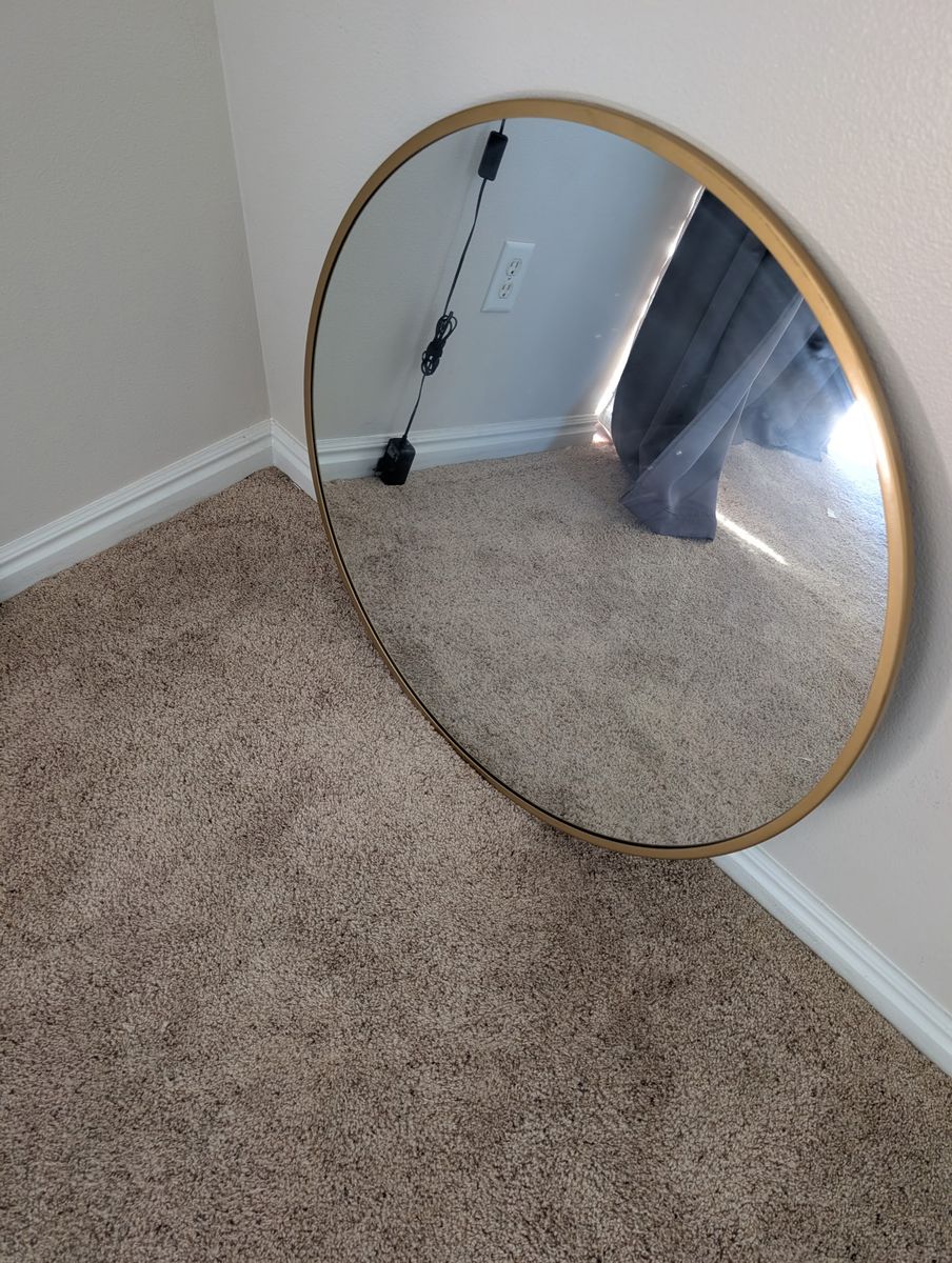 Round mirror