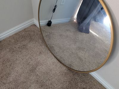 Round mirror