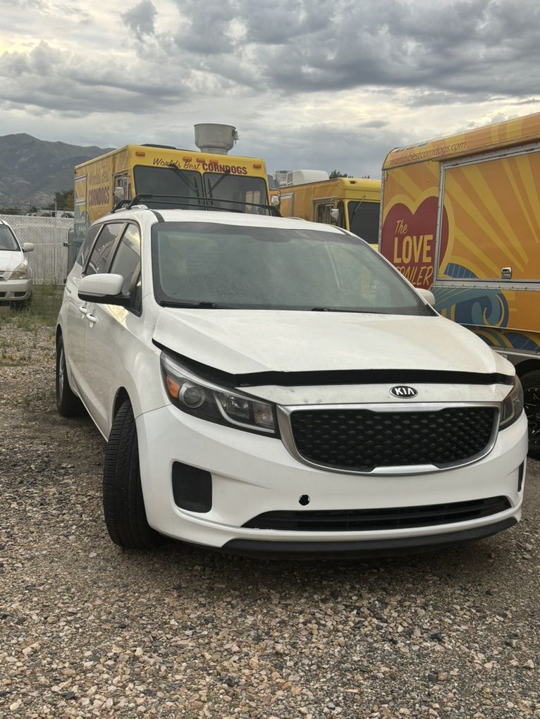 Mechanic Special: 3 Kia sedonas